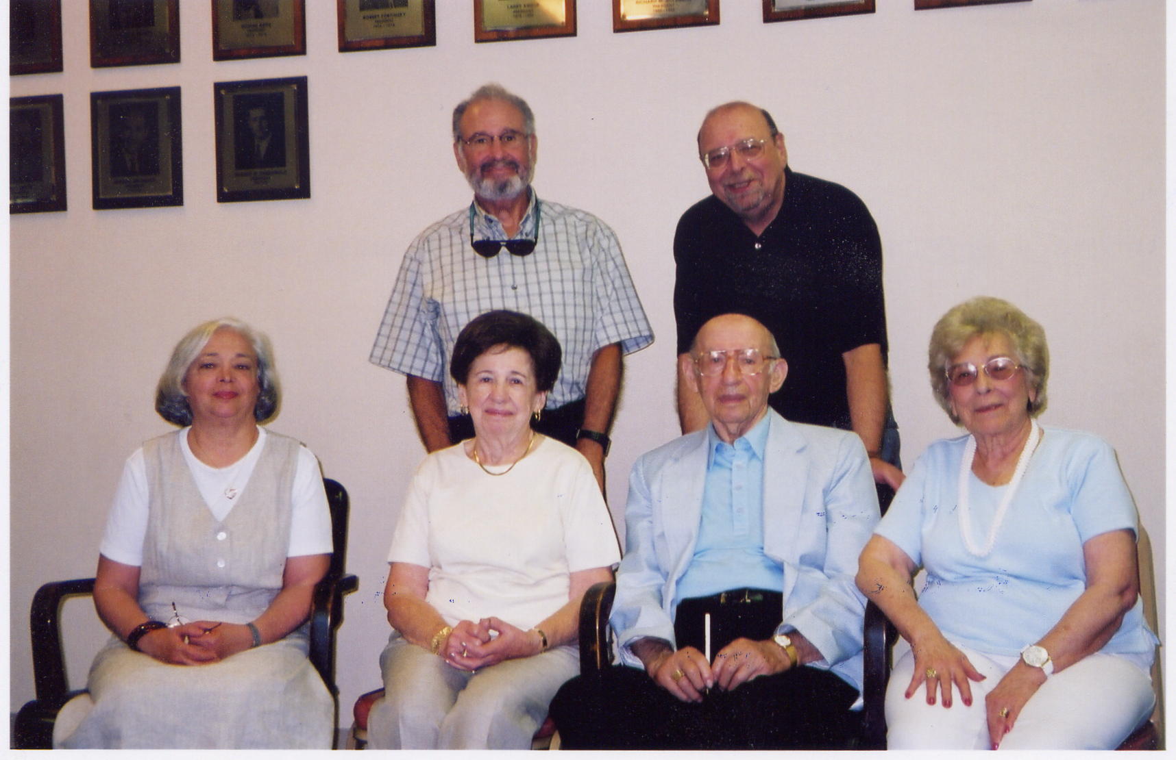 STANDING: AL GELB AND ELLIS KATZ. SEATED: JANET MOSKOWITZ, ANN COHEN, PAUL GELB [AT AGE 97], ESSIE ULLMAN. PICTURE FROM 2001.