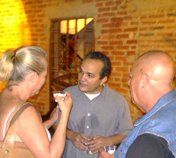 Amigos durante un recital en el Centro de Artes Daniel Su&aacute;rez