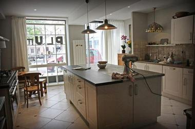 femme dit testeur installation électrique Lyon 9