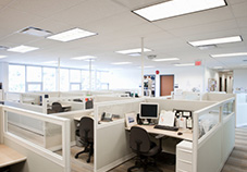 femme branchement ampoule h4 Bron