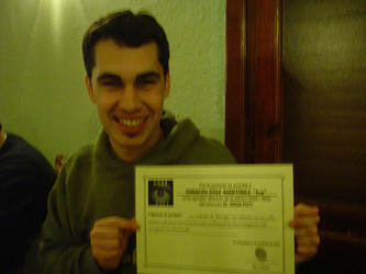 Ina, portando orgulloso su cheque-regalo