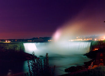 Horse Shoe Falls at night