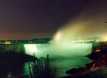 Horse Shoe Falls at night