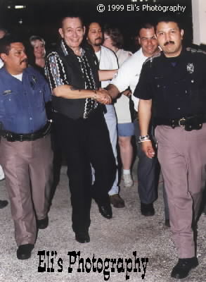Flaco Jimenez walking & shaking hands w/ fans