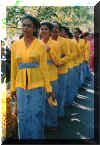 baliparadegirls.jpg (34242 bytes)