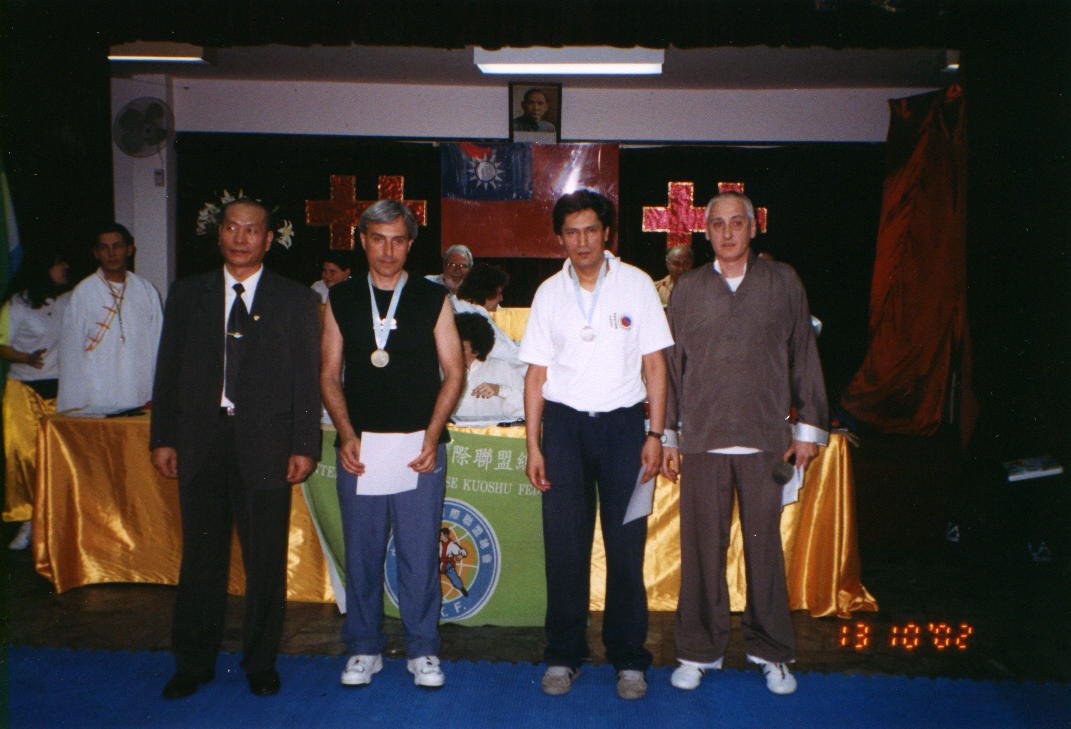 C�sar Buozys 1er. puesto en tuei soo cat. 75-80 kg [octubre 2002]