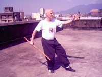 N. Alvarez en la terraza de la casa del maestro Huang