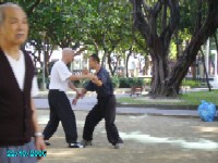N. Alvarez y un alumno de Jeng Shean Chih