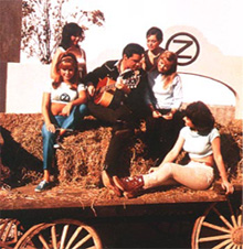 Elvis and the girls On the Wagon