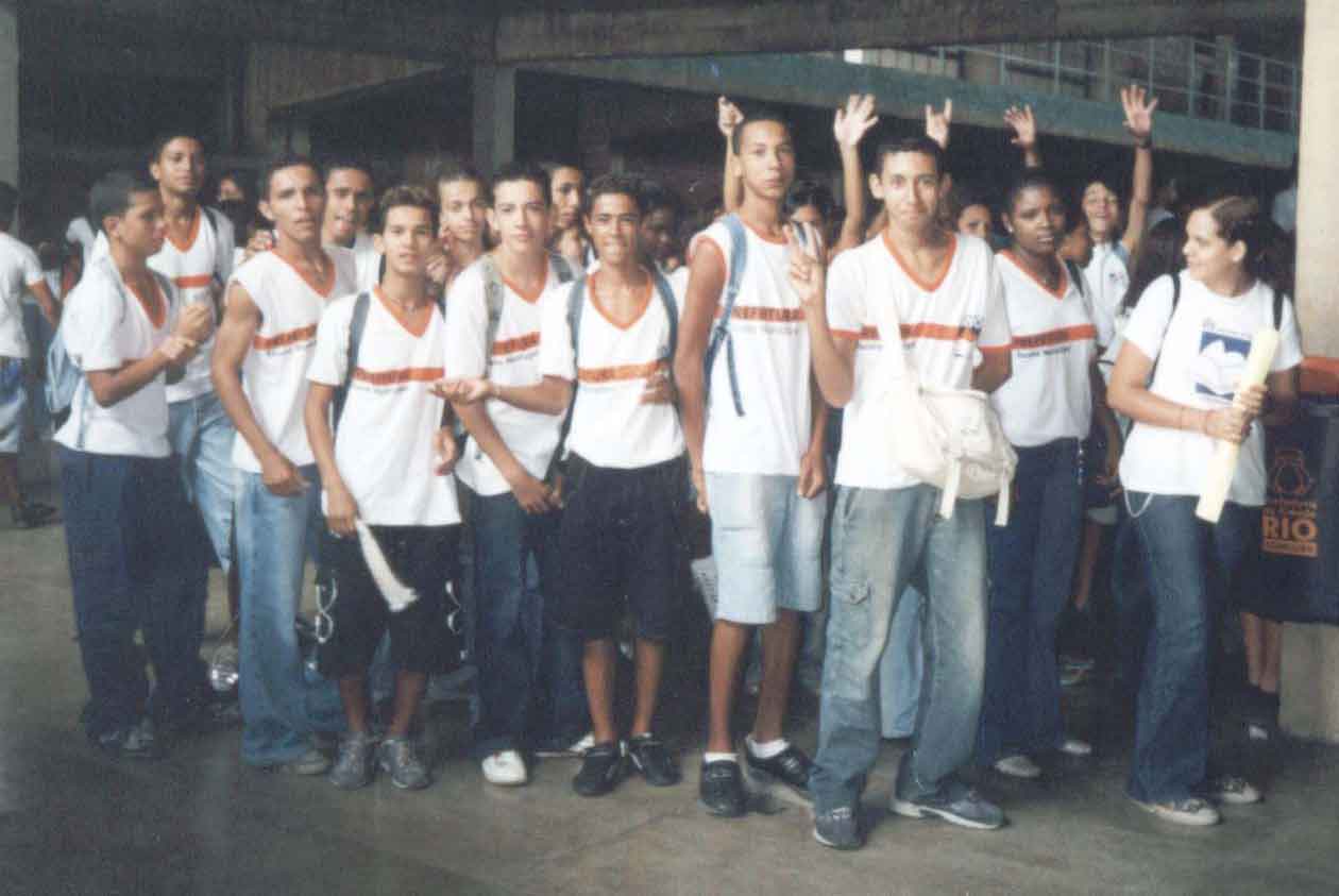 P�tio interno da escola - Evento do 50� anivers�rio da Morte de Get�lio Vargas