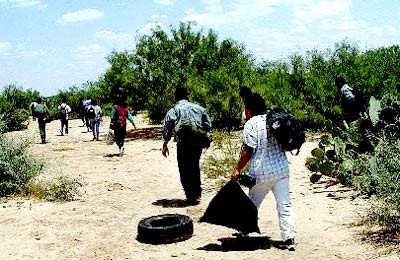 Diario Accion de General Rodriguez, politica, actualidad, noticias e informacion, personalidades e instituciones, policiales, galerias de fotos; historia de General Rodriguez, sus origenes, edificios, estancias, habitos y costumbres, anecdotas, comercios e industrias, los fundadores, antiguas instituciones, fotos e imagenes; suplementos especiales: la crisis politica, economica y social de la Argentina, los acontecimientos de Diciembre de 2001, articulos y entrevistas; Emigracion: toda la informacion destinada a aquellos que desean emigrar, radicarse o estudiar en el exterior, visas, pasaportes, consejos, guias, informacion util, links; Trueque: novedades e informacion, links, estructura del trueque; el casamiento de Maxima Zorreguieta y el principe Guillermo Alejandro de Holanda; Guerra de Afganistan: galeria de imagenes e informacion sobre la primera guerra del siglo XXI; el atentado a las torres Gemelas de Nueva York y dscripcion del hecho que conmovio al mundo; Empleo: consultoras, clasificados, agencias de empleo, consejos e informacion util, curriculum vitae, como confeccionarlos, noticias de actualidad; 
Los numeros de la crisis: Las consecuencias de la crisis politica, economica y social; estadisticas, pobreza, desnutricion, salud y asistencia; noticias regionales y provinciales, columnas y editoriales; informacion para negocios: pymes, links, empresas y negocios; Agenda Cultural con toda la informacion de cursos, universidades, talleres, escuelas y oportunidades, exposiciones de arte de la region; buscadores en Internet, Enlaces: links a los mejores sitios de educacion, cultura, arte, biografias, politica, interes general, web, Links del Diario Accion: RMS Titanic, su historia, su tragico viaje inaugural; historias, testimonios, documentos y articulos sobre el naufragio; links y sitios sobre el tema; la pelicula de Cameron, fotos e imagenes; suplementos especiales, Historia Argentina y de General Rodriguez, la llegada de la democracia en General Rodriguez, la asuncion de Juan Lumbreras como intendente en 1983, galeria de imagenes, sus palabras y los actos, su gabinete, festejos de la comunidad. Fundacion del pueblo de General Rodriguez, sus instituciones y personalidades relevantes, arquitectura y edificios, comercios e industrias, sus comienzos, estancias, inmigraciones italianas, espa�olas, vascas e irlandesas, anecdotas y efemerides, sus hombres ilustres, el Hospital Vicente Lopez y Planes, su fundacion por las Damas de Beneficencia, el hundimiento del crucero General Belgrano, testimonios de ex combatientes y tripulantes, su comandante Hector Elias Bonzo, fotos e imagenes, recuerdos y homenajes, historia de la familia Bonzo de General Rodriguez, entrevistas y articulos periodisticos. La guerra de Malvinas en el Atlantico Sur, el conflicto belico con Gran Breta�a de 1982, politicos relevantes, Benjamin Paez y Trueba, fotos antiguas de familias fundadoras, galerias de imagenes de pobladores, recorrida virtual por el antiguo General Rodriguez, el paso de la Infanta en 1910, historia de La Serenisima, la familia Mastellone, La Choza, Bernardo de Irigoyen, peronismo y radicalismo y muchisimo mas
