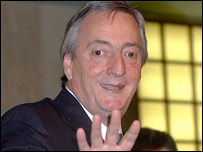 Nestor Kirchner,Roberto Lavagna,economia,FMI,negociaciones,acuerdos,emigracion,inmigrantes,ilegales,Cristina Fernandez,Juan Carlos I Borbon,Jose Maria Aznar,Sofia,reyes Espa&ntilde;a,Diario Accion de General Rodriguez, politica, actualidad, noticias e informacion, personalidades e instituciones, policiales, galerias de fotos; historia de General Rodriguez, sus origenes, edificios, estancias, habitos y costumbres, anecdotas, comercios e industrias, los fundadores, antiguas instituciones, fotos e imagenes; suplementos especiales: la crisis politica, economica y social de la Argentina, los acontecimientos de Diciembre de 2001, articulos y entrevistas; Emigracion: toda la informacion destinada a aquellos que desean emigrar, radicarse o estudiar en el exterior, visas, pasaportes, consejos, guias, informacion util, links; Trueque: novedades e informacion, links, estructura del trueque; el casamiento de Maxima Zorreguieta y el principe Guillermo Alejandro de Holanda; Guerra de Afganistan: galeria de imagenes e informacion sobre la primera guerra del siglo XXI; la guerra de Irak, Bagdad, Georges W. Bush, Saddam Husseim, el atentado a las torres Gemelas de Nueva York, las twin towers, el 11-s, y descripcion del hecho que conmovio al mundo; los ultimos dias de Pompeya, Herculano; un argentino en el Titanic, galerias de fotos; Nefertiti, reina de Egipto; Luz Sosa de Godoy Cruz; el Graf Zeppelin, el Hindenburg y dirigibles; las islas Malvinas y la corte de Luis XV, Madame Du Barry, Pompadour, Luis XVI, Maria Antonieta, la Revolucion Francesa; John Fitzgerald Kennedy y Jacqueline en la Argentina; Empleo: consultoras, clasificados, agencias de empleo, consejos e informacion util, curriculum vitae, como confeccionarlos, noticias de actualidad; Los numeros de la crisis: Las consecuencias de la crisis politica, economica y social; estadisticas, pobreza, desnutricion, salud y asistencia; noticias regionales y provinciales, columnas y editoriales; informacion para negocios: pymes, links, empresas y negocios; Agenda Cultural con toda la informacion de cursos, universidades, talleres, escuelas y oportunidades, exposiciones de arte de la region; buscadores en Internet, Enlaces: links a los mejores sitios de educacion, cultura, arte, biografias, politica, interes general, web, Links del Diario Accion: RMS Titanic, su historia, su tragico viaje inaugural; historias, testimonios, documentos y articulos sobre el naufragio; links y sitios sobre el tema; la pelicula de Cameron, fotos e imagenes; suplementos especiales, Historia Argentina y de General Rodriguez, la llegada de la democracia en General Rodriguez, la asuncion de Juan Lumbreras como intendente en 1983, galeria de imagenes, sus palabras y los actos, su gabinete, festejos de la comunidad. Fundacion del pueblo de General Rodriguez, sus instituciones y personalidades relevantes, arquitectura y edificios, comercios e industrias, sus comienzos, estancias, inmigraciones italianas, espa&ntilde;olas, vascas e irlandesas, anecdotas y efemerides, sus hombres ilustres, el Hospital Vicente Lopez y Planes, su fundacion por las Damas de Beneficencia, el hundimiento del crucero General Belgrano, testimonios de ex combatientes y tripulantes, su comandante Hector Elias Bonzo, fotos e imagenes, recuerdos y homenajes, historia de la familia Bonzo de General Rodriguez, entrevistas y articulos periodisticos. La guerra de Malvinas en el Atlantico Sur, el conflicto belico con Gran Breta&ntilde;a de 1982, politicos relevantes, Benjamin Paez y Trueba, fotos antiguas de familias fundadoras, galerias de imagenes de pobladores, recorrida virtual por el antiguo General Rodriguez, el paso de la Infanta en 1910, historia de La Serenisima, la familia Mastellone, La Choza, Bernardo de Irigoyen, peronismo y radicalismo y muchisimo mas