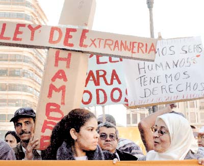 Diario Accion de General Rodriguez, politica, actualidad, noticias e informacion, personalidades e instituciones, policiales, galerias de fotos; historia de General Rodriguez, sus origenes, edificios, estancias, habitos y costumbres, anecdotas, comercios e industrias, los fundadores, antiguas instituciones, fotos e imagenes; suplementos especiales: la crisis politica, economica y social de la Argentina, los acontecimientos de Diciembre de 2001, articulos y entrevistas; Emigracion: toda la informacion destinada a aquellos que desean emigrar, radicarse o estudiar en el exterior, visas, pasaportes, consejos, guias, informacion util, links; Trueque: novedades e informacion, links, estructura del trueque; el casamiento de Maxima Zorreguieta y el principe Guillermo Alejandro de Holanda; Guerra de Afganistan: galeria de imagenes e informacion sobre la primera guerra del siglo XXI; la guerra de Irak, Bagdad, Georges W. Bush, Saddam Husseim, el atentado a las torres Gemelas de Nueva York, las twin towers, el 11-s, y descripcion del hecho que conmovio al mundo; Empleo: consultoras, clasificados, agencias de empleo, consejos e informacion util, curriculum vitae, como confeccionarlos, noticias de actualidad; 
Los numeros de la crisis: Las consecuencias de la crisis politica, economica y social; estadisticas, pobreza, desnutricion, salud y asistencia; noticias regionales y provinciales, columnas y editoriales; informacion para negocios: pymes, links, empresas y negocios; Agenda Cultural con toda la informacion de cursos, universidades, talleres, escuelas y oportunidades, exposiciones de arte de la region; buscadores en Internet, Enlaces: links a los mejores sitios de educacion, cultura, arte, biografias, politica, interes general, web, Links del Diario Accion: RMS Titanic, su historia, su tragico viaje inaugural; historias, testimonios, documentos y articulos sobre el naufragio; links y sitios sobre el tema; la pelicula de Cameron, fotos e imagenes; suplementos especiales, Historia Argentina y de General Rodriguez, la llegada de la democracia en General Rodriguez, la asuncion de Juan Lumbreras como intendente en 1983, galeria de imagenes, sus palabras y los actos, su gabinete, festejos de la comunidad. Fundacion del pueblo de General Rodriguez, sus instituciones y personalidades relevantes, arquitectura y edificios, comercios e industrias, sus comienzos, estancias, inmigraciones italianas, espa�olas, vascas e irlandesas, anecdotas y efemerides, sus hombres ilustres, el Hospital Vicente Lopez y Planes, su fundacion por las Damas de Beneficencia, el hundimiento del crucero General Belgrano, testimonios de ex combatientes y tripulantes, su comandante Hector Elias Bonzo, fotos e imagenes, recuerdos y homenajes, historia de la familia Bonzo de General Rodriguez, entrevistas y articulos periodisticos. La guerra de Malvinas en el Atlantico Sur, el conflicto belico con Gran Breta�a de 1982, politicos relevantes, Benjamin Paez y Trueba, fotos antiguas de familias fundadoras, galerias de imagenes de pobladores, recorrida virtual por el antiguo General Rodriguez, el paso de la Infanta en 1910, historia de La Serenisima, la familia Mastellone, La Choza, Bernardo de Irigoyen, peronismo y radicalismo y muchisimo mas
