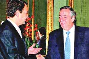 Nestor Kirchner,Roberto Lavagna,economia,FMI,negociaciones,acuerdos,emigracion,inmigrantes,ilegales,Cristina Fernandez,Juan Carlos I Borbon,Jose Maria Aznar,Sofia,reyes España,Diario Accion de General Rodriguez, politica, actualidad, noticias e informacion, personalidades e instituciones, policiales, galerias de fotos; historia de General Rodriguez, sus origenes, edificios, estancias, habitos y costumbres, anecdotas, comercios e industrias, los fundadores, antiguas instituciones, fotos e imagenes; suplementos especiales: la crisis politica, economica y social de la Argentina, los acontecimientos de Diciembre de 2001, articulos y entrevistas; Emigracion: toda la informacion destinada a aquellos que desean emigrar, radicarse o estudiar en el exterior, visas, pasaportes, consejos, guias, informacion util, links; Trueque: novedades e informacion, links, estructura del trueque; el casamiento de Maxima Zorreguieta y el principe Guillermo Alejandro de Holanda; Guerra de Afganistan: galeria de imagenes e informacion sobre la primera guerra del siglo XXI; la guerra de Irak, Bagdad, Georges W. Bush, Saddam Husseim, el atentado a las torres Gemelas de Nueva York, las twin towers, el 11-s, y descripcion del hecho que conmovio al mundo; los ultimos dias de Pompeya, Herculano; un argentino en el Titanic, galerias de fotos; Nefertiti, reina de Egipto; Luz Sosa de Godoy Cruz; el Graf Zeppelin, el Hindenburg y dirigibles; las islas Malvinas y la corte de Luis XV, Madame Du Barry, Pompadour, Luis XVI, Maria Antonieta, la Revolucion Francesa; John Fitzgerald Kennedy y Jacqueline en la Argentina; Empleo: consultoras, clasificados, agencias de empleo, consejos e informacion util, curriculum vitae, como confeccionarlos, noticias de actualidad; Los numeros de la crisis: Las consecuencias de la crisis politica, economica y social; estadisticas, pobreza, desnutricion, salud y asistencia; noticias regionales y provinciales, columnas y editoriales; informacion para negocios: pymes, links, empresas y negocios; Agenda Cultural con toda la informacion de cursos, universidades, talleres, escuelas y oportunidades, exposiciones de arte de la region; buscadores en Internet, Enlaces: links a los mejores sitios de educacion, cultura, arte, biografias, politica, interes general, web, Links del Diario Accion: RMS Titanic, su historia, su tragico viaje inaugural; historias, testimonios, documentos y articulos sobre el naufragio; links y sitios sobre el tema; la pelicula de Cameron, fotos e imagenes; suplementos especiales, Historia Argentina y de General Rodriguez, la llegada de la democracia en General Rodriguez, la asuncion de Juan Lumbreras como intendente en 1983, galeria de imagenes, sus palabras y los actos, su gabinete, festejos de la comunidad. Fundacion del pueblo de General Rodriguez, sus instituciones y personalidades relevantes, arquitectura y edificios, comercios e industrias, sus comienzos, estancias, inmigraciones italianas, españolas, vascas e irlandesas, anecdotas y efemerides, sus hombres ilustres, el Hospital Vicente Lopez y Planes, su fundacion por las Damas de Beneficencia, el hundimiento del crucero General Belgrano, testimonios de ex combatientes y tripulantes, su comandante Hector Elias Bonzo, fotos e imagenes, recuerdos y homenajes, historia de la familia Bonzo de General Rodriguez, entrevistas y articulos periodisticos. La guerra de Malvinas en el Atlantico Sur, el conflicto belico con Gran Bretaña de 1982, politicos relevantes, Benjamin Paez y Trueba, fotos antiguas de familias fundadoras, galerias de imagenes de pobladores, recorrida virtual por el antiguo General Rodriguez, el paso de la Infanta en 1910, historia de La Serenisima, la familia Mastellone, La Choza, Bernardo de Irigoyen, peronismo y radicalismo y muchisimo mas