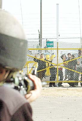 Diario Accion de General Rodriguez, politica, actualidad, noticias e informacion, personalidades e instituciones, policiales, galerias de fotos; historia de General Rodriguez, sus origenes, edificios, estancias, habitos y costumbres, anecdotas, comercios e industrias, los fundadores, antiguas instituciones, fotos e imagenes; suplementos especiales: la crisis politica, economica y social de la Argentina, los acontecimientos de Diciembre de 2001, articulos y entrevistas; Emigracion: toda la informacion destinada a aquellos que desean emigrar, radicarse o estudiar en el exterior, visas, pasaportes, consejos, guias, informacion util, links; Trueque: novedades e informacion, links, estructura del trueque; el casamiento de Maxima Zorreguieta y el principe Guillermo Alejandro de Holanda; Guerra de Afganistan: galeria de imagenes e informacion sobre la primera guerra del siglo XXI; la guerra de Irak, Bagdad, Georges W. Bush, Saddam Husseim, el atentado a las torres Gemelas de Nueva York, las twin towers, el 11-s, y descripcion del hecho que conmovio al mundo; los ultimos dias de Pompeya, Herculano; un argentino en el Titanic, galerias de fotos; Nefertiti, reina de Egipto; Luz Sosa de Godoy Cruz; el Graf Zeppelin, el Hindenburg y dirigibles; las islas Malvinas y la corte de Luis XV, Madame Du Barry, Pompadour, Luis XVI, Maria Antonieta, la Revolucion Francesa; Empleo: consultoras, clasificados, agencias de empleo, consejos e informacion util, curriculum vitae, como confeccionarlos, noticias de actualidad; Los numeros de la crisis: Las consecuencias de la crisis politica, economica y social; estadisticas, pobreza, desnutricion, salud y asistencia; noticias regionales y provinciales, columnas y editoriales; informacion para negocios: pymes, links, empresas y negocios; Agenda Cultural con toda la informacion de cursos, universidades, talleres, escuelas y oportunidades, exposiciones de arte de la region; buscadores en Internet, Enlaces: links a los mejores sitios de educacion, cultura, arte, biografias, politica, interes general, web, Links del Diario Accion: RMS Titanic, su historia, su tragico viaje inaugural; historias, testimonios, documentos y articulos sobre el naufragio; links y sitios sobre el tema; la pelicula de Cameron, fotos e imagenes; suplementos especiales, Historia Argentina y de General Rodriguez, la llegada de la democracia en General Rodriguez, la asuncion de Juan Lumbreras como intendente en 1983, galeria de imagenes, sus palabras y los actos, su gabinete, festejos de la comunidad. Fundacion del pueblo de General Rodriguez, sus instituciones y personalidades relevantes, arquitectura y edificios, comercios e industrias, sus comienzos, estancias, inmigraciones italianas, espa&ntilde;olas, vascas e irlandesas, anecdotas y efemerides, sus hombres ilustres, el Hospital Vicente Lopez y Planes, su fundacion por las Damas de Beneficencia, el hundimiento del crucero General Belgrano, testimonios de ex combatientes y tripulantes, su comandante Hector Elias Bonzo, fotos e imagenes, recuerdos y homenajes, historia de la familia Bonzo de General Rodriguez, entrevistas y articulos periodisticos. La guerra de Malvinas en el Atlantico Sur, el conflicto belico con Gran Breta&ntilde;a de 1982, politicos relevantes, Benjamin Paez y Trueba, fotos antiguas de familias fundadoras, galerias de imagenes de pobladores, recorrida virtual por el antiguo General Rodriguez, el paso de la Infanta en 1910, historia de La Serenisima, la familia Mastellone, La Choza, Bernardo de Irigoyen, peronismo y radicalismo y muchisimo mas