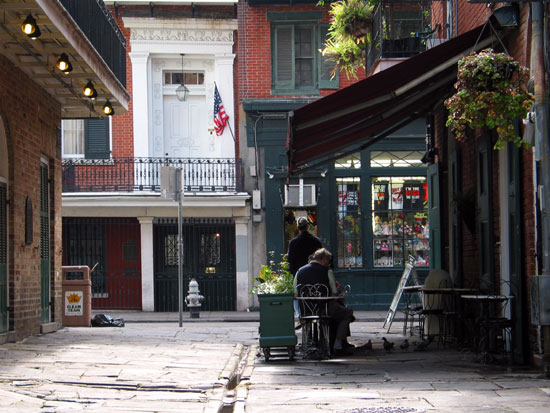 Beautiful & relaxing alley in the French Quarter