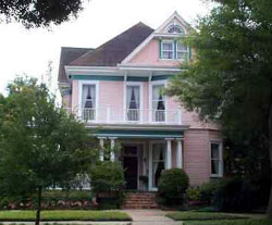Pretty Jefferson Avenue home in Uptown (at the corner of Jefferson & Atlanta Street)