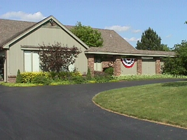 house2.jpg (54214 bytes)