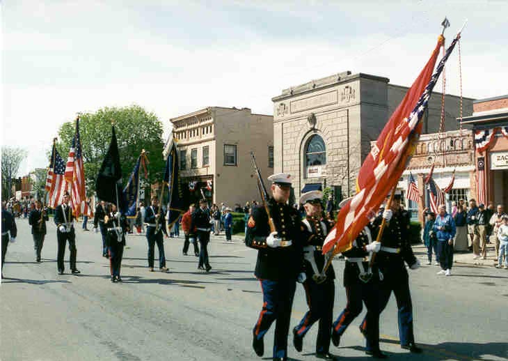 parade.jpg (62107 bytes)