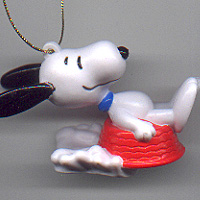 Whitman's, 2002, Snoopy Sledding in Food Dish