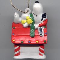 Whitman's, 1995, Snoopy on lighted doghouse