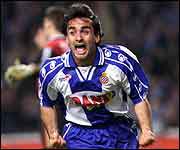 Celebrando el gol que daba la clasificaci�n para la final de Copa 1999-2000