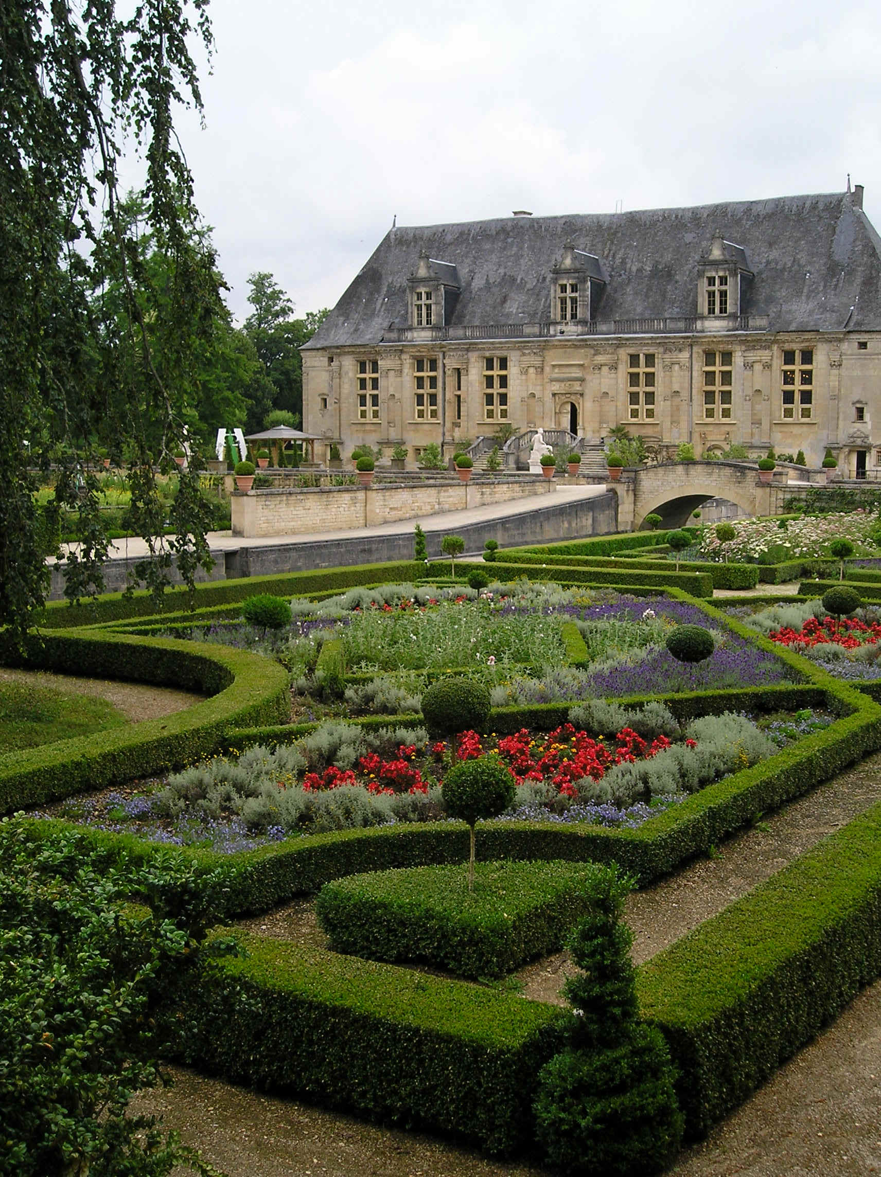 JoinvilleChateau4.jpg (862649 bytes)