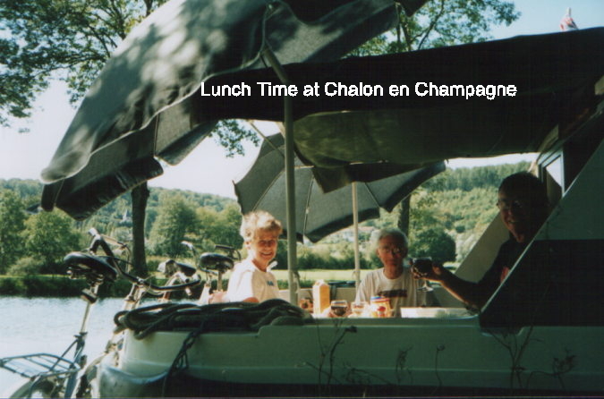LunchwithMarianne&Wim.JPG (152775 bytes)