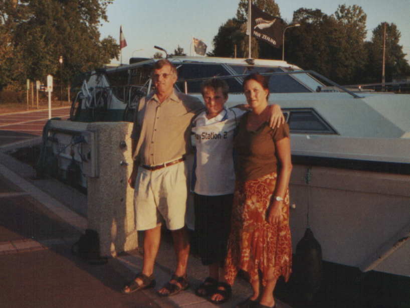 Raymonds.JPG (453735 bytes)