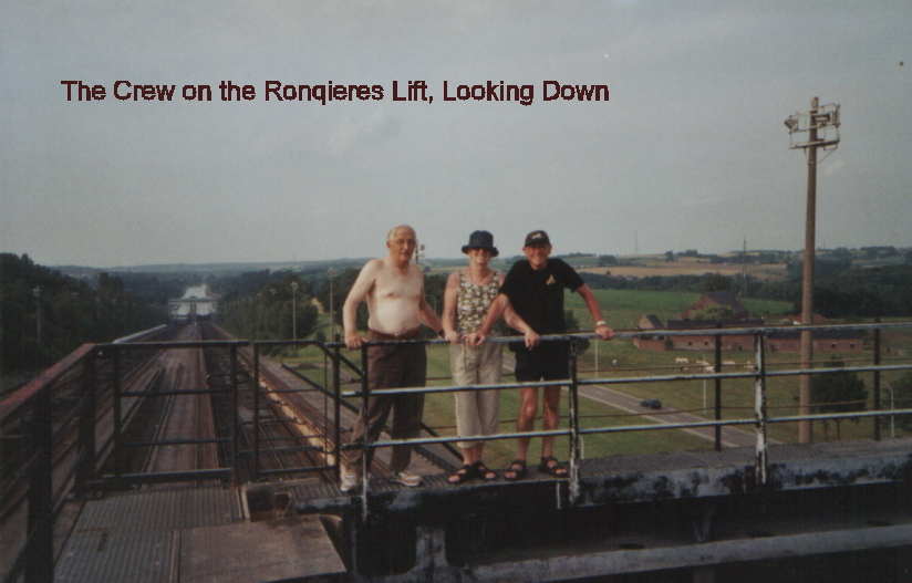 Ronquiereslookingdown.JPG (336123 bytes)