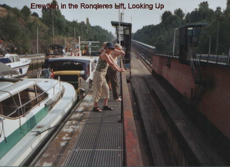 Ronquiereslookingup.JPG (386013 bytes)