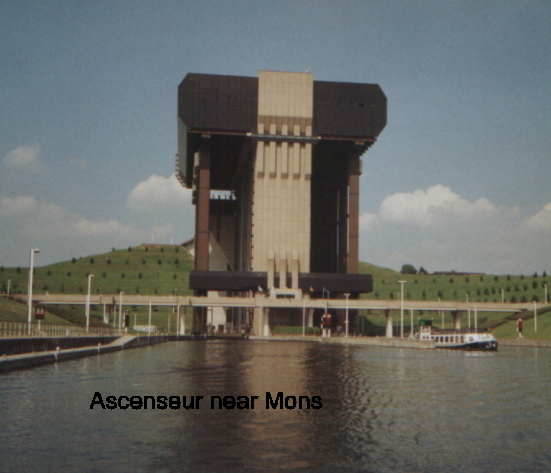 Strpy-Thieu-lift2.JPG (316967 bytes)