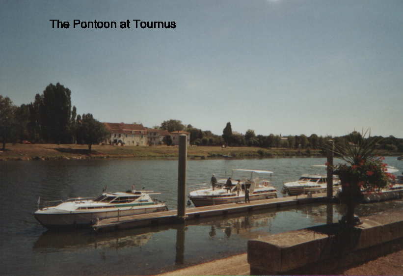 Tournus.JPG (362123 bytes)