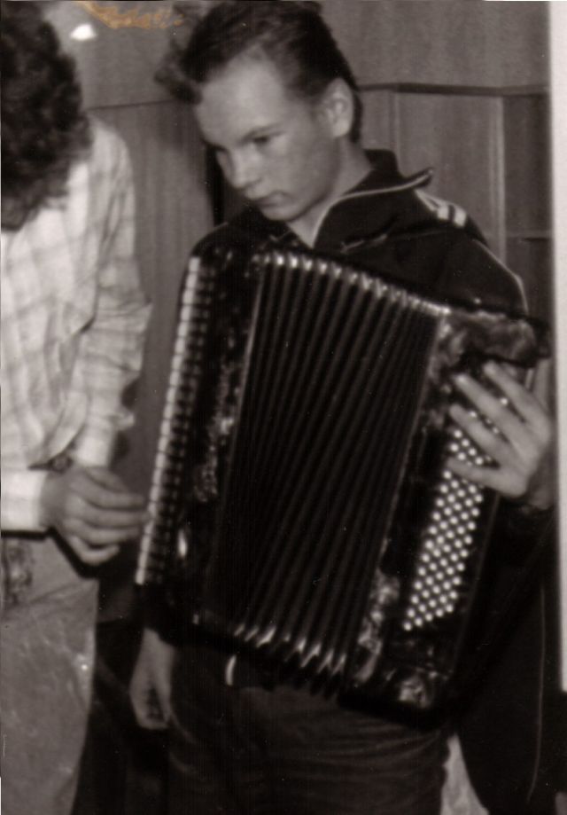 Erkki umbes 1987 l&otilde;&otilde;tsa m&auml;ngimas