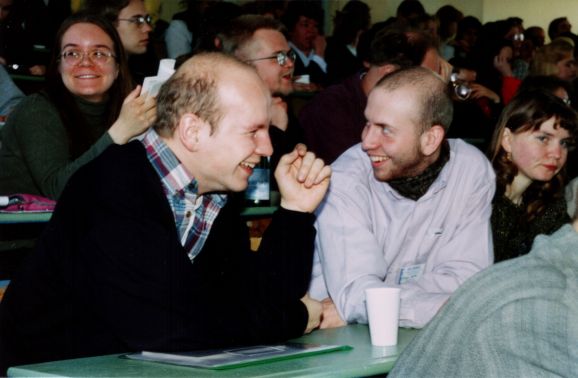 Erkki ja J&uuml;rgen, paremas servas Lena