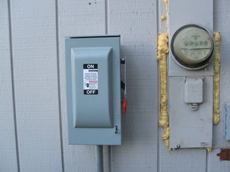 This is the AC main disconnect next to the house service panel.&nbsp; Before the new meter was installed..