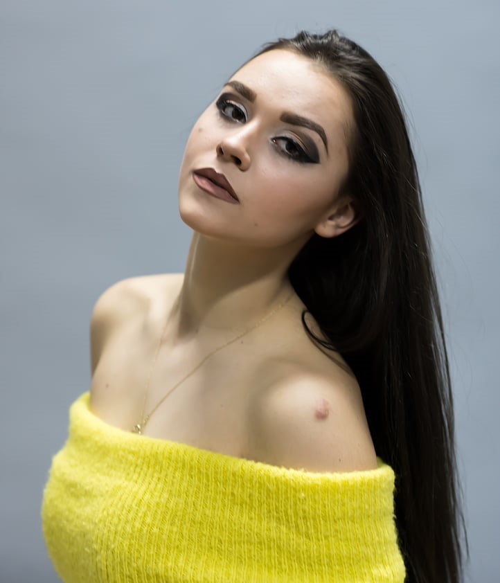 Girl recently joined Escort Job in Delhi