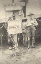 BP ao lado de barraca da federa&ccedil;&atilde;o Brasileira.