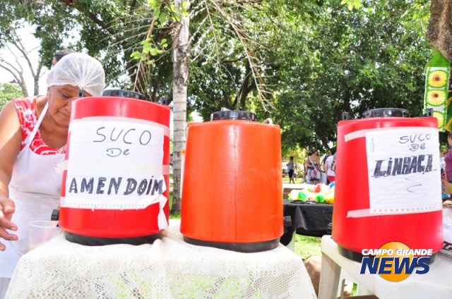 Fui duro decidir qual era o melhor: suco de amendoim, linha&ccedil;a ou p&ecirc;ssego?