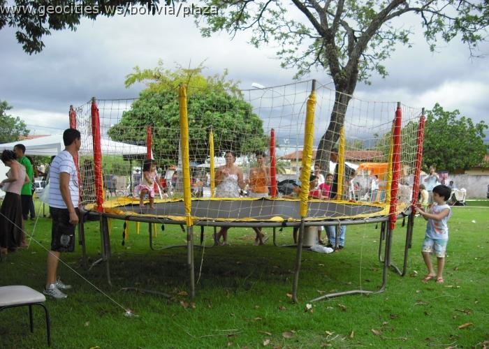 024_geocities_ws_bolivia_plaza.jpg