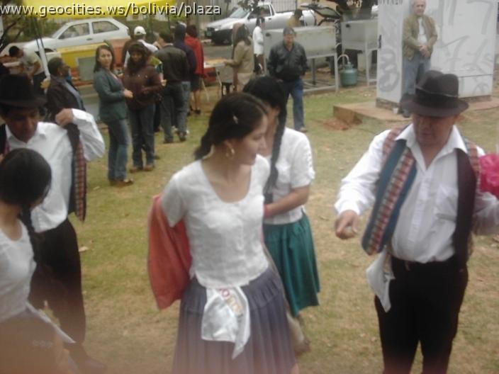 072_geocities_ws_bolivia_plaza.jpg
