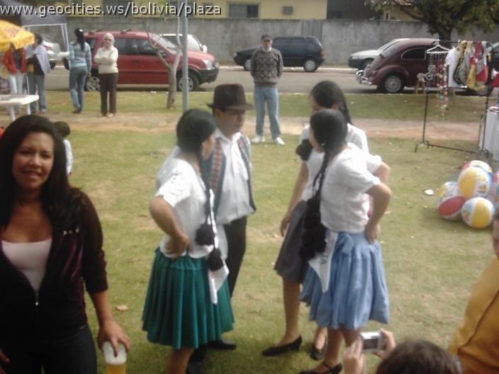 084_geocities_ws_bolivia_plaza.jpg