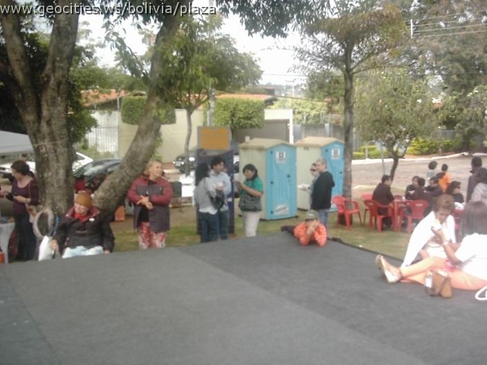 087_geocities_ws_bolivia_plaza.jpg