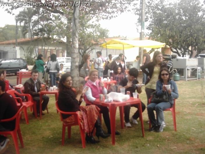 106_geocities_ws_bolivia_plaza.jpg