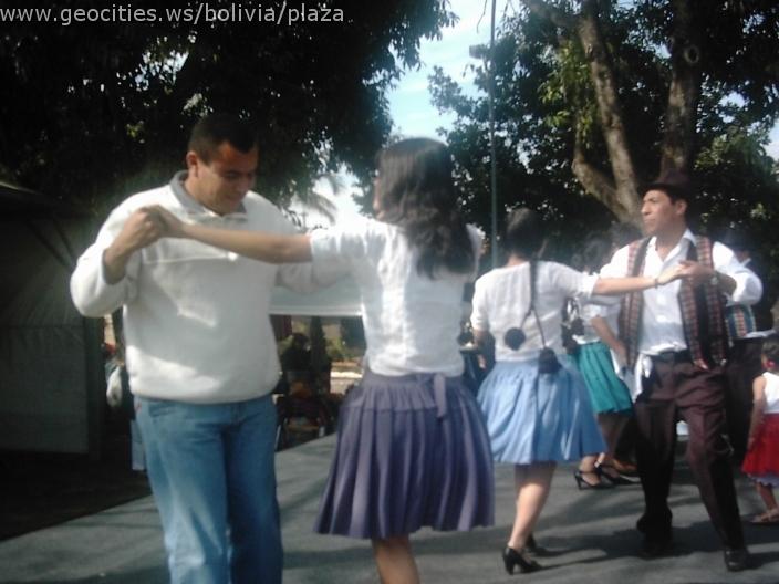 207_geocities_ws_bolivia_plaza.jpg