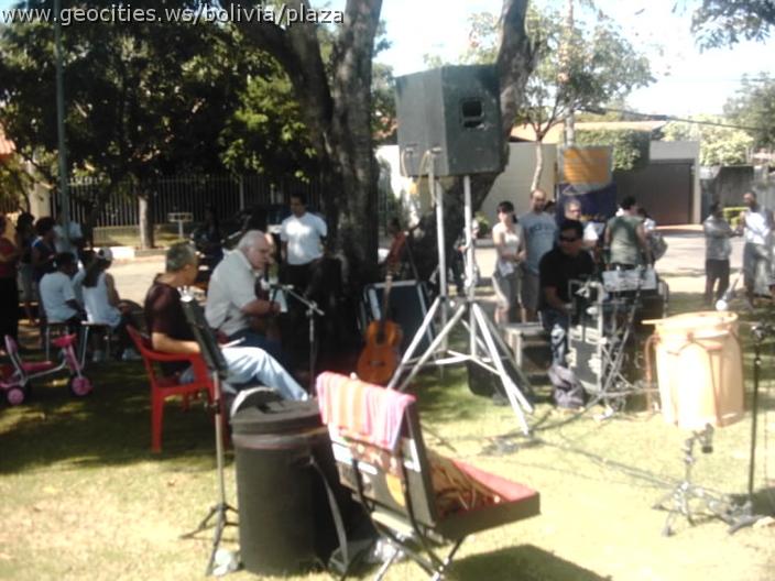 237_geocities_ws_bolivia_plaza.jpg