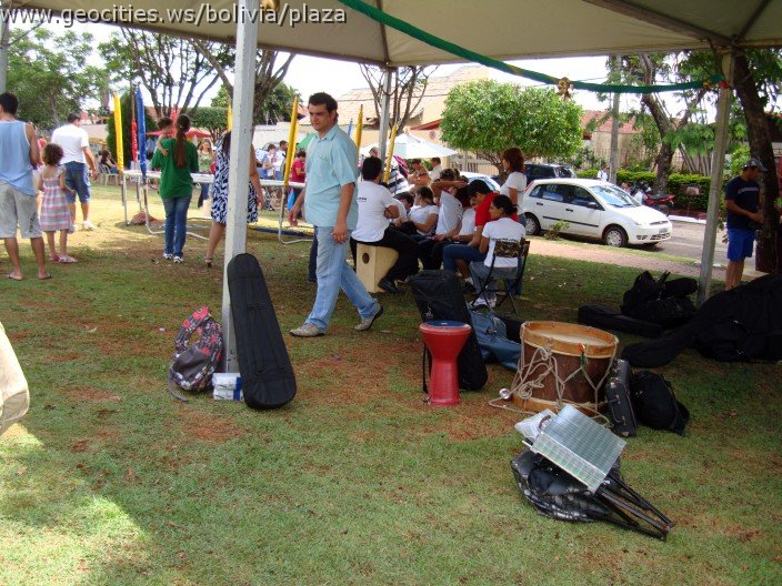 338_geocities_ws_bolivia_plaza.jpg