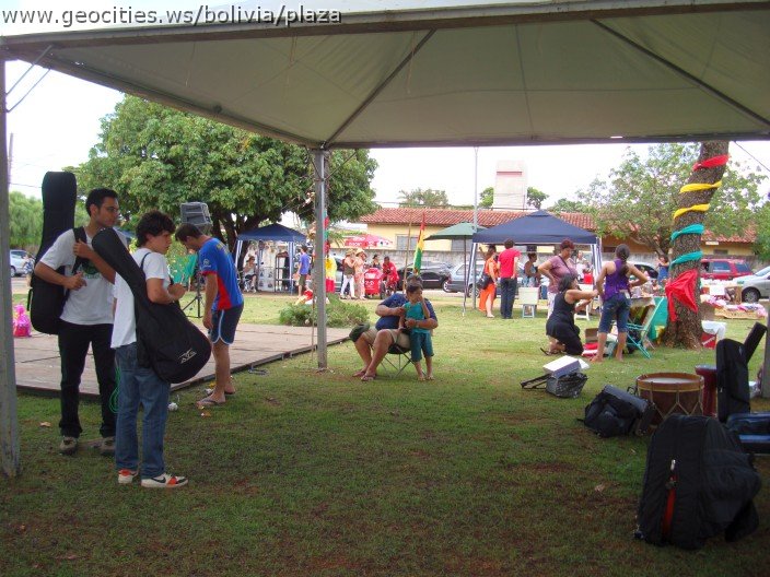 351_geocities_ws_bolivia_plaza.jpg