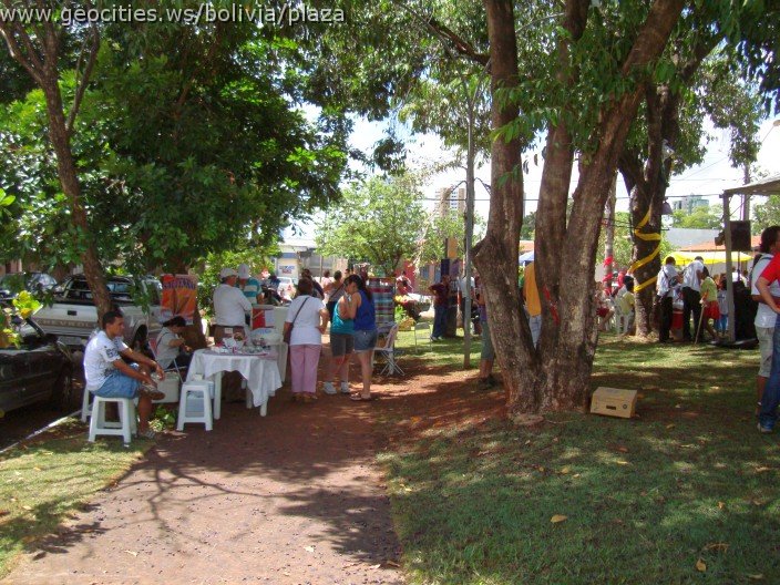 354_geocities_ws_bolivia_plaza.jpg