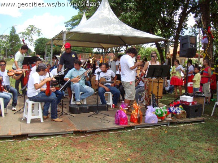 358_geocities_ws_bolivia_plaza.jpg